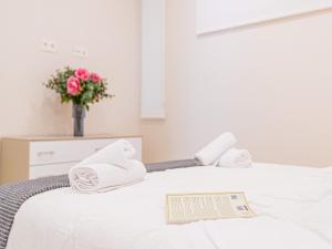 Llit o llits en una habitació de Apartment in beachfront complex in El Duque area, Costa Adeje