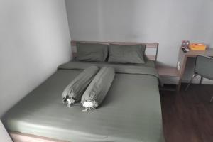 Postel nebo postele na pokoji v ubytování Barata Residence Aeropolis