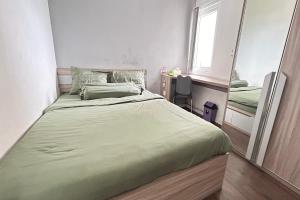 Postel nebo postele na pokoji v ubytování Barata Residence Aeropolis