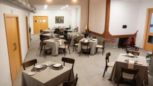 Un restaurante o sitio para comer en La Hospedería - El Provencio