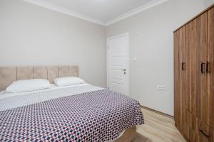 Ein Bett oder Betten in einem Zimmer der Unterkunft Spacious Flat Near Bursa Grand Mosque in Osmangazi