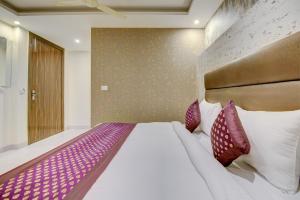 Letto o letti in una camera di Smart Plaza Hotel