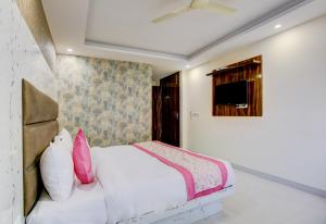 Letto o letti in una camera di Smart Plaza Hotel