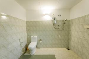 a bathroom with a toilet and a shower at Dias Legacy Bungalow in Talpe