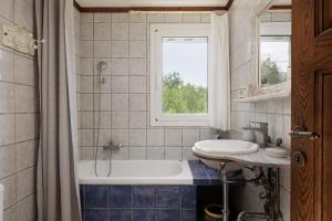 A bathroom at Villa Magnolia Corfu