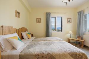 A bed or beds in a room at Villa Magnolia Corfu