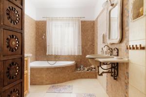 A bathroom at Villa Magnolia Corfu