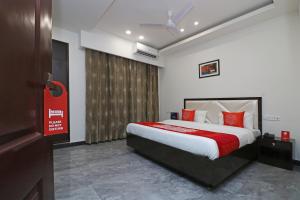 En eller flere senge i et værelse på Jagat Residency