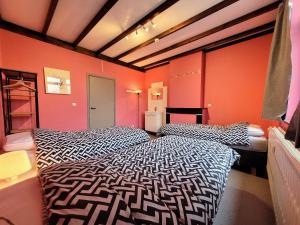 Gîte de Groupe de la Semoisにあるベッド