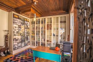 Uma rea de estar em Casa com Historia