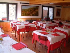 Gallery image of Hostal La Muntanya in Castellar de NʼHug