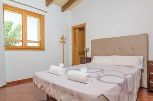 A bed or beds in a room at Aubadallet