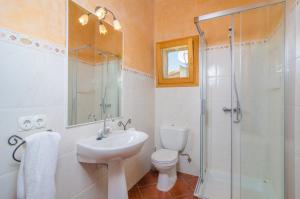 A bathroom at Aubadallet