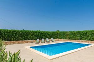 The swimming pool at or close to Aubadallet