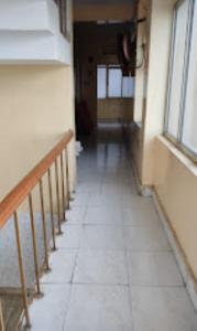 un pasillo vacío en un edificio con un pasillo en Hotel Bhaba Laxmi,Bhubaneswar, en Bhubaneshwar
