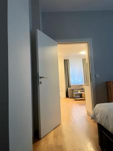 a room with a door leading to a bedroom at SUNSKII Apartments in Brzeće