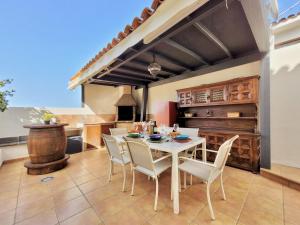 a kitchen and dining room with a table and chairs at Miya del Sol Heated Saltwater Pool in La Orotava