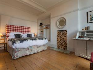 een slaapkamer met een bed en een stapel houtblokken bij 2 Bed in Grange Over Sands LCC01 in Grange Over Sands