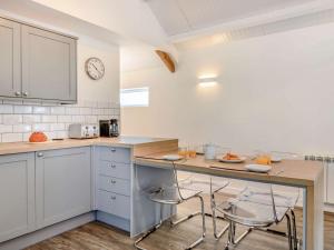a kitchen with a counter and a table with chairs at 2 Bed in Woolacombe 60443 in Bittadon