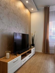 Μια τηλεόραση ή/και κέντρο ψυχαγωγίας στο Reset Apartman Divčibare