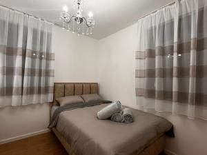 Ένα ή περισσότερα κρεβάτια σε δωμάτιο στο Reset Apartman Divčibare