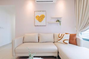 Enchanted Stays near MRT AEON Sunway Velocity Mall