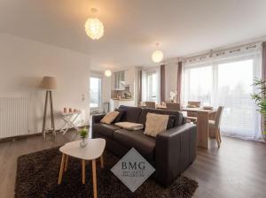 a living room with a couch and a table at Disneyland Paris appartement Bmyguest in Chessy