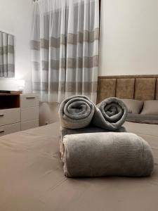 Ένα ή περισσότερα κρεβάτια σε δωμάτιο στο Reset Apartman Divčibare