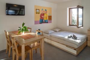 Postel nebo postele na pokoji v ubytování Apartmány pro rodiny s dětmi - Permoník
