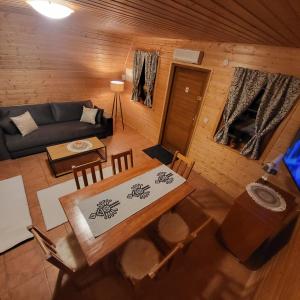 Posedenie v ubytovaní Domki Bieszczady Siedlisko Harenda