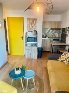 A kitchen or kitchenette at Le Cosy Des Goélands, T2 proche de la mer