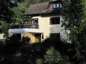 Zgradba, v kateri se nahaja apartma