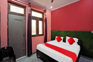 Cama ou camas em um quarto em Flagship Hotel Skyland 2