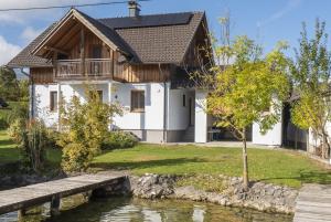 Vonkajšia záhrada v ubytovaní dastraunseehaus