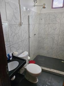a bathroom with a toilet and a sink and a tub at Casa da Mãe Barra Grande in Maragogi