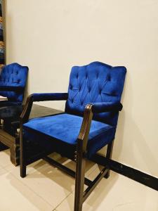 Ruang duduk di Rose Palace Hotel Karachi