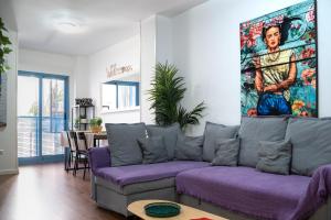 A seating area at Apartamento Cerca de la playa