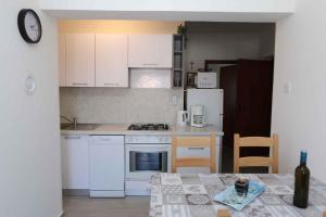 Kuchnia lub aneks kuchenny w obiekcie Apartment in Silo/Insel Krk 13440