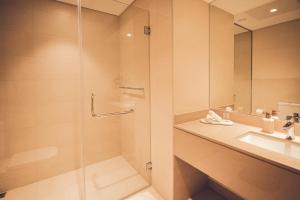 Koupelna v ubytování One Bedroom Apartment Hosted By Voyage