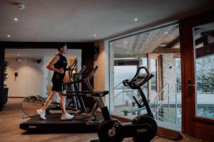 Posilňovňa alebo fitness centrum v ubytovaní CHALET G12 - Mountain Luxury Apartments