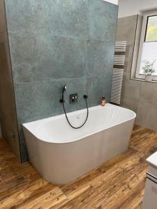 a large white bath tub in a bathroom at Ferienwohnung Elgersburg in Elgersburg