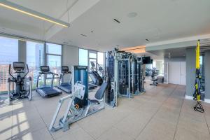 Afbeelding uit fotogalerij van W Loop Studio w Deck Pool Gym 3 blocks to L CHI-643 in Chicago