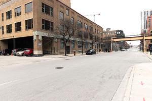 Afbeelding uit fotogalerij van W Loop Studio w Deck Pool Gym 3 blocks to L CHI-643 in Chicago