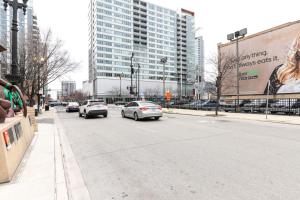 Afbeelding uit fotogalerij van W Loop Studio w Deck Pool Gym 3 blocks to L CHI-643 in Chicago
