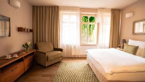 Postel nebo postele na pokoji v ubytování Hotel Golden Key Prague Castle + 37 fotografií