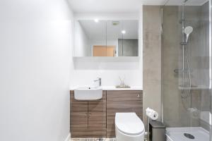 a bathroom with a toilet and a sink and a shower at St Pancras Residence 1 BR Flat Sleeps 4 in London