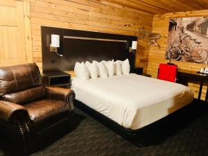 Americas Best Value Inn Wall tesisinde bir odada yatak veya yataklar