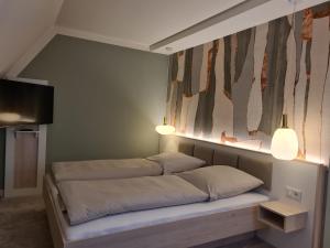 Postel nebo postele na pokoji v ubytování Hotel Gasthaus zur Linde