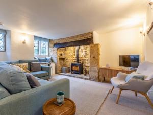 a living room with a couch and a fireplace at 3 Bed in Bourton on the Water 75532 in Bourton on the Water