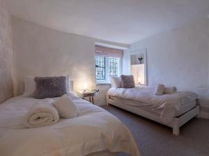 a bedroom with two beds and a window at 3 Bed in Bourton on the Water 75532 in Bourton on the Water
